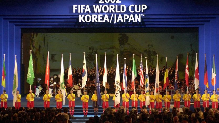 برای نخستین بار دو کشور همزمان میزبان مسابقات بودند