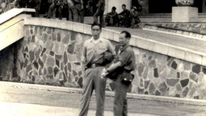 Ông Bùi Tín với tướng Nam Long Tư lệnh Quân đoàn Hai ngày 30/4/1975