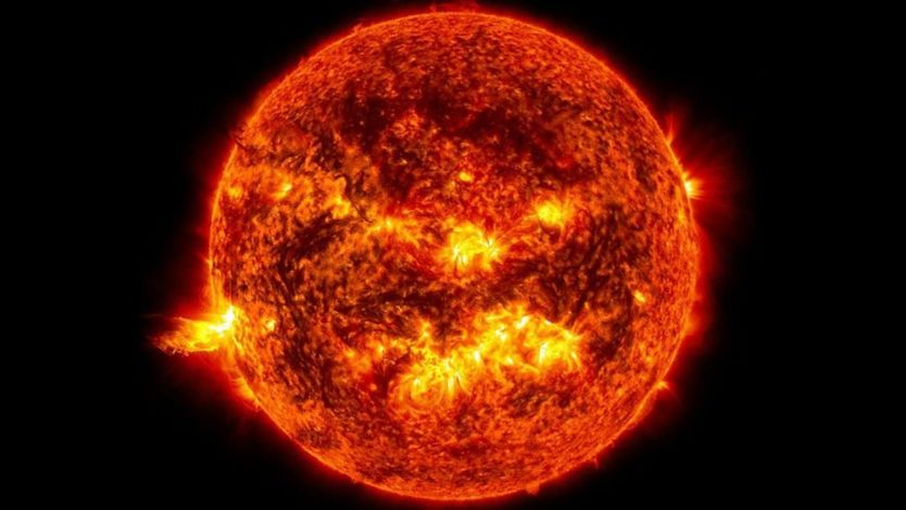 خورشید منشاء ٪۹۹.۸ جرم موجود در کل منظومهٔ شمسی است