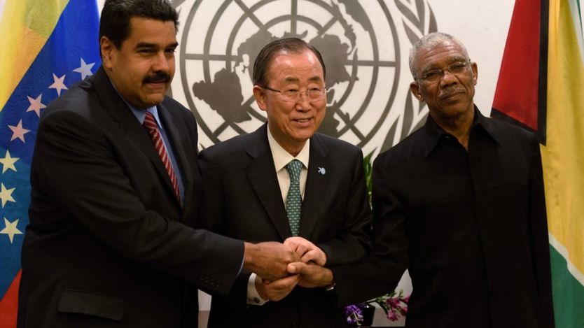 Los presidentes de Venezuela y Guyana con el exsecretario general de la ONU, Ban Ki-moon.