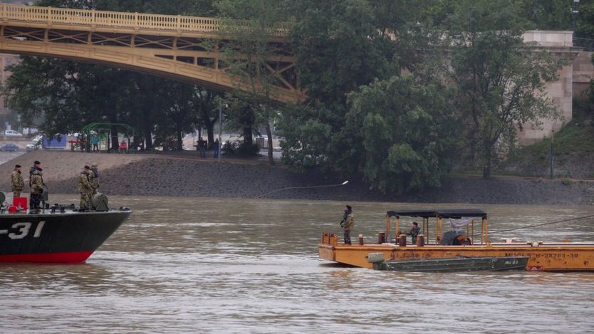 Hungarian authorities search for remains from a tourist boat that capsized on the Danube