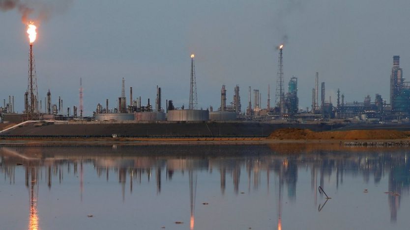 1980'li yıllarda petrol endüstrisinin dışa açılımı hedeflendi.