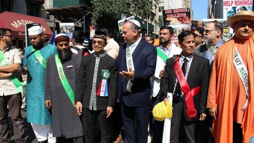 Shamsi Ali, keempat dari kiri, bersama anggota asosiasi lintas agama di New York.