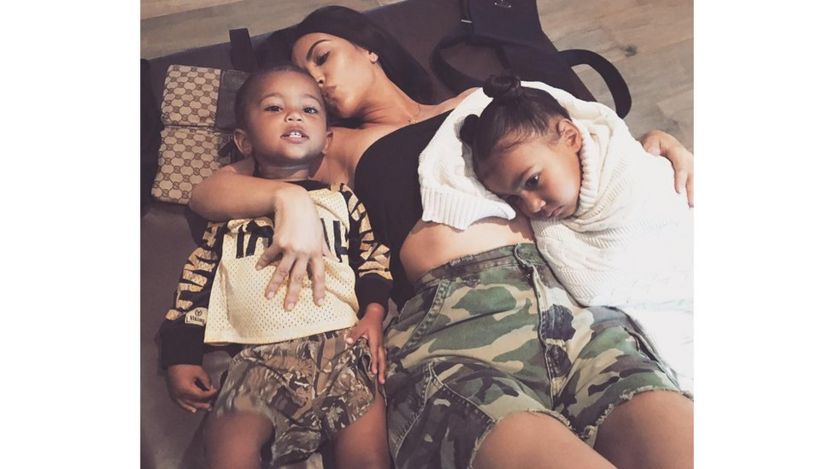 Kim Kardashian na wanawe wawili