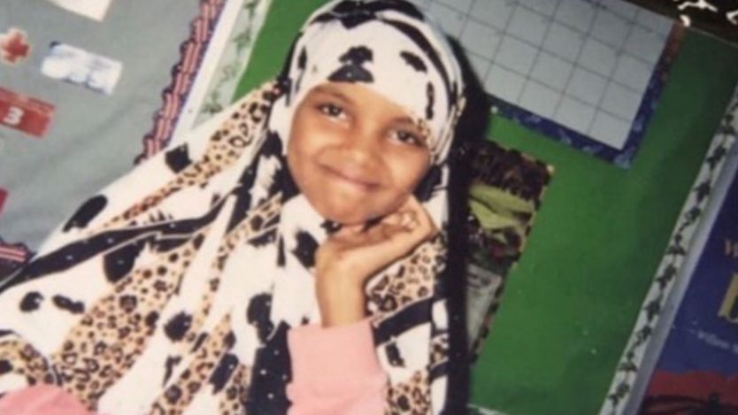 Halima kecil memakai hijab