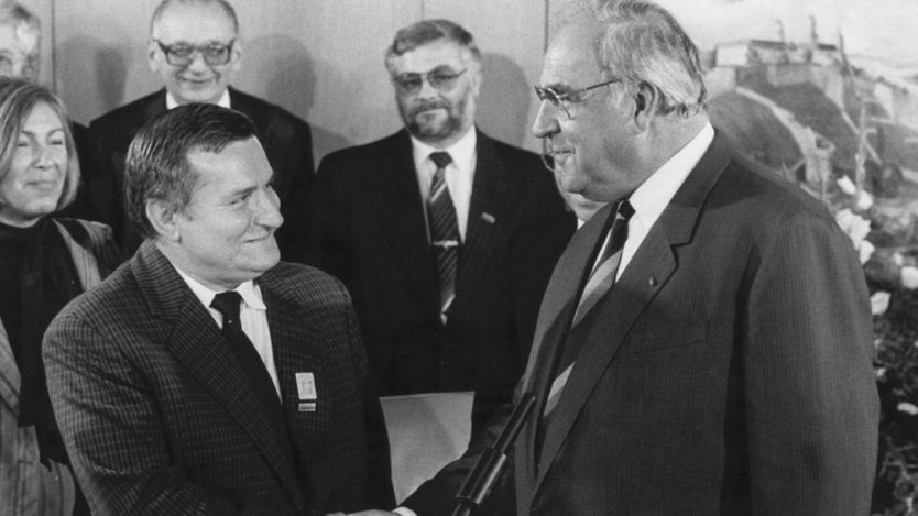 Thủ tướng Helmut Kohl (trái) đón nhà đấu tranh Ba Lan, Lech Walesa ở Bonn năm 1989