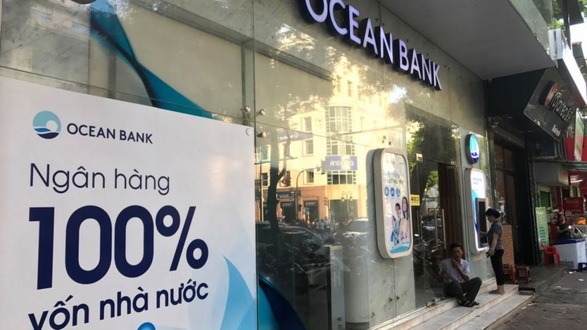 Ngân hàng Nhà nước Việt Nam mua lại OceanBank với giá 0 đồng sau bê bối tài chính.