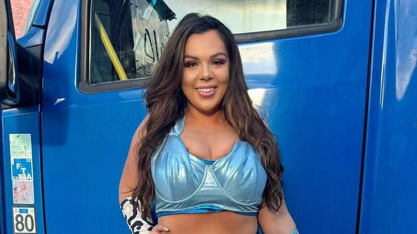 Welsh wrestler Nadia Ageli welcomes Japanese stars to Cardiff - BBC News
