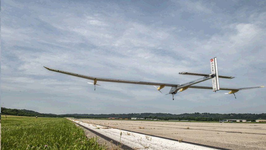 Solar impulse on takeoff from Cincinnati