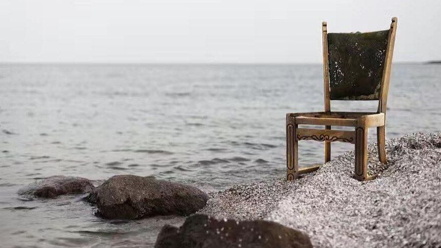 The Freedom for Liu Xiaobo Action Group shared this picture tribute of an empty chair by the sea