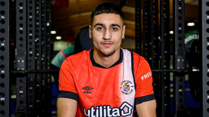 Luton sign Reading forward Taylan Harris - BBC Sport