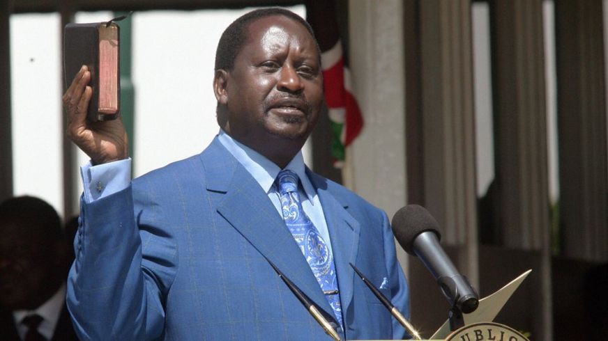 Raila Odinga akiapishwa kuwa waziri mkuu baada ya uchaguzi wa 2007 uliokumbwa na utata