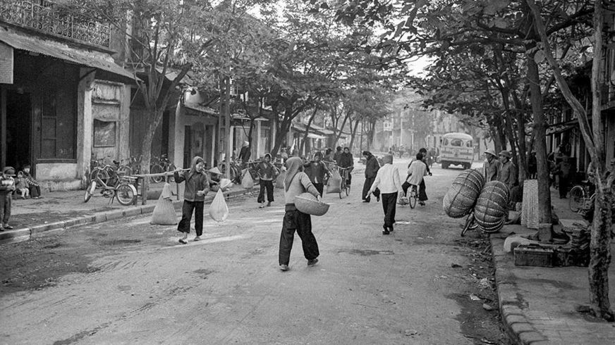 Tác giả chụp ảnh Hà Nội khi làm công tác ngoại giao từ năm 1980 đến năm 1982
