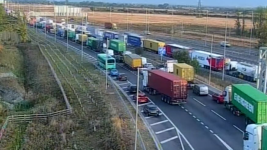 Queuing vehicles on the A14 in Cambridgeshire