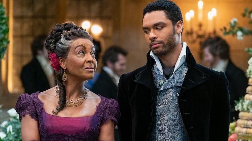 Adjoa Andoh and Regé-Jean Page in the first season of Bridgerton