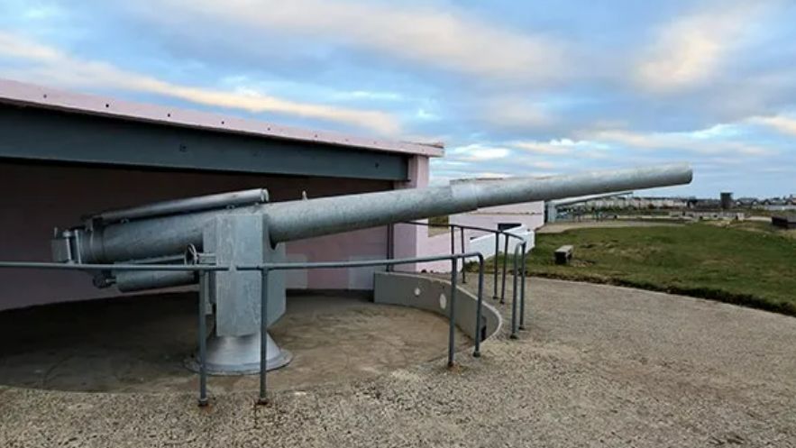 One of the replacement guns at Blyth Battery 