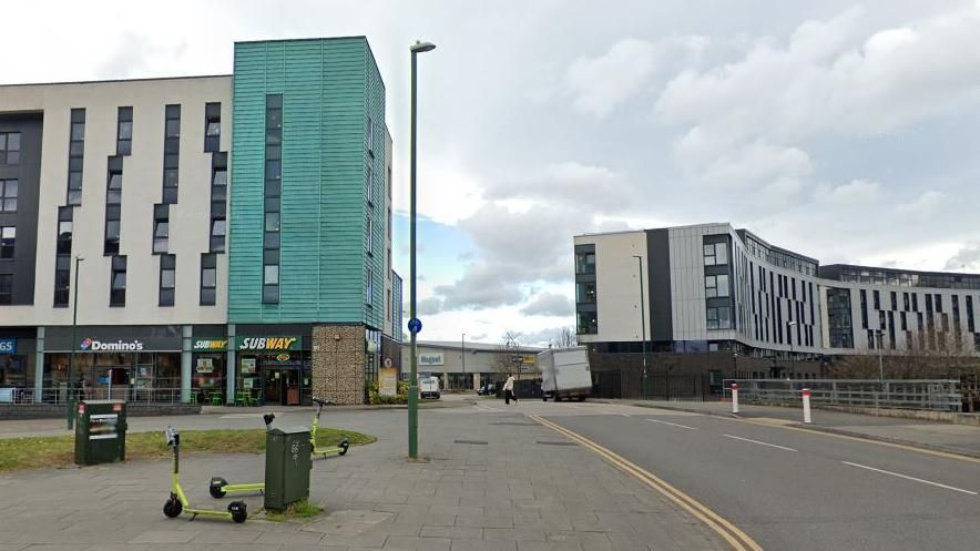 Nottingham: Teenage b﻿oy beaten by group in street - BBC News