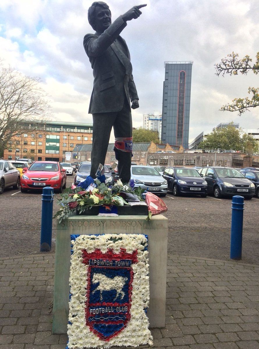Sir Bobby Robson statue