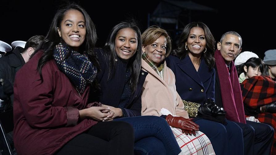 Robinson with Barack, Michelle, Malia and Sasha Obama