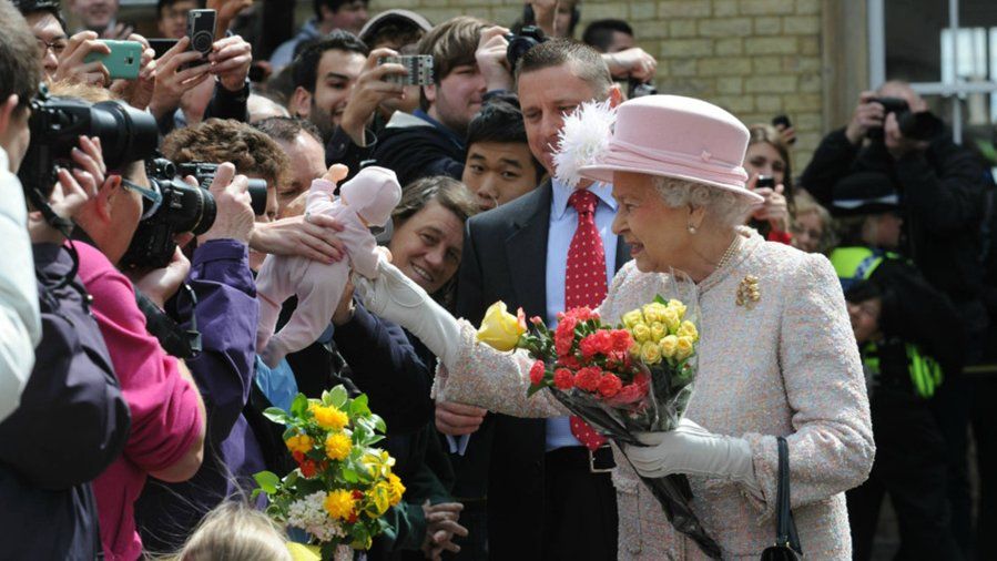 The Queen meets crowds at Cambridge railway station