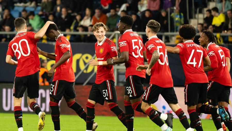 Kobbie Mainoo of Manchester United celebrates scoring
