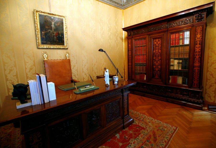 Papal vacation residence opens to tourists