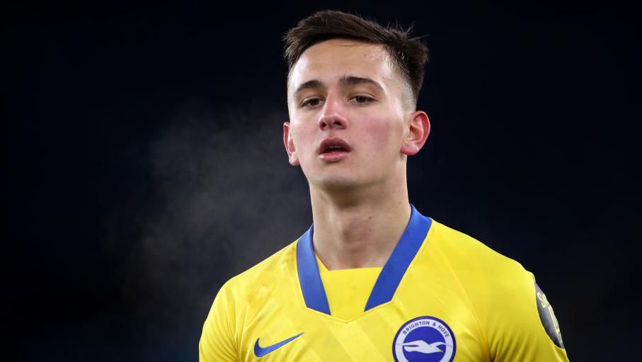 Brighton: Karbownik heads out on loan to Germany - BBC Sport