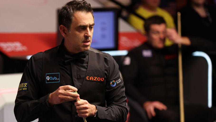 Ronnie O'Sullivan looks at the table