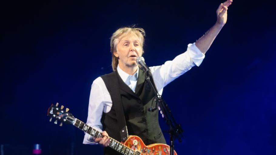 Sir Paul McCartney Becomes UK's First Music Billionaire  