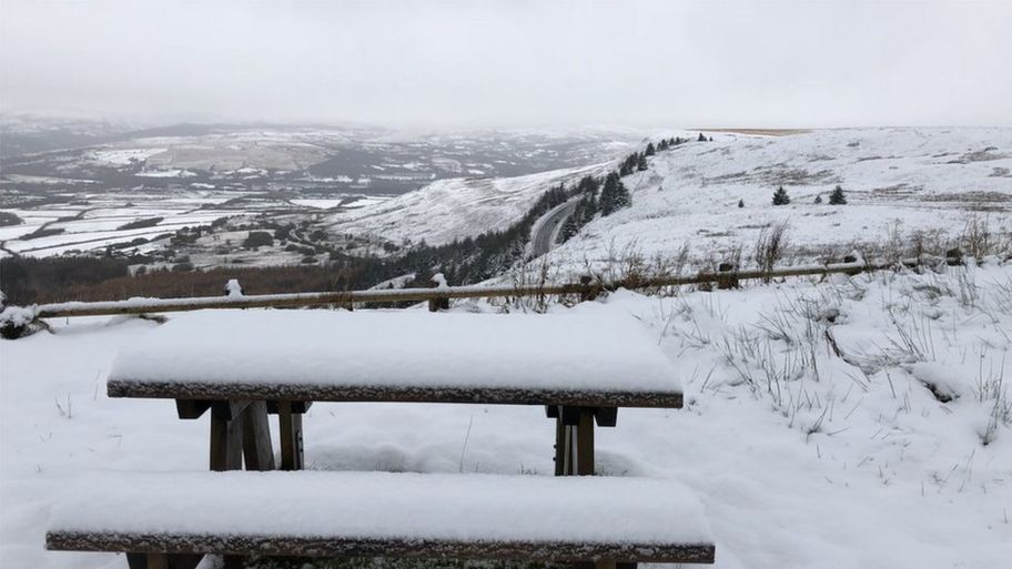 Uk Snow Weather Warnings As Snow Hits Parts Of The Uk