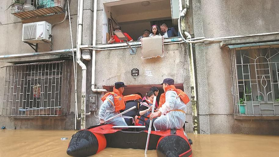 Rescuers evacuate stranded residents on Saturday in the flood-hit city of Shaoguan, Guangdong province
