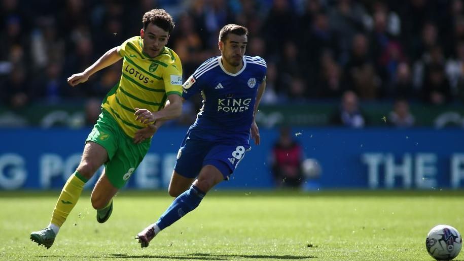 Liam Gibbs running for the ball in a Championship game against Leicester City