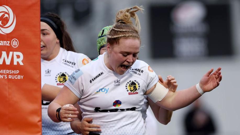 Cliodhna Moloney celebrates a try