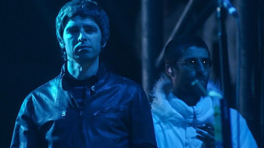 Liam and Noel Gallagher performing at Glastonbury Festival in 2004