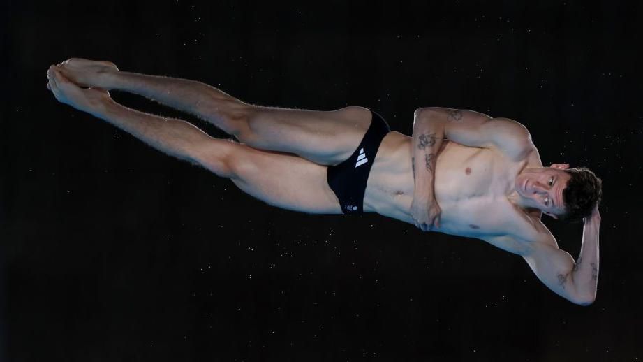 Olympics diving: Noah Williams takes bronze in 10m platform - BBC Sport