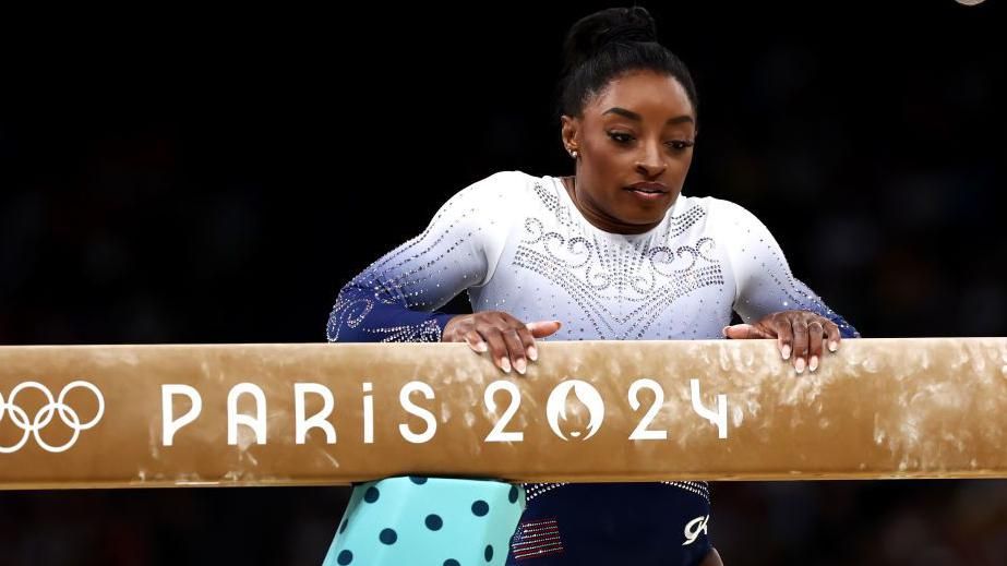 Simone Biles falls off beam