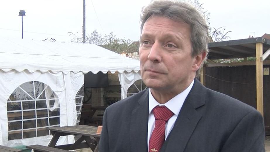 Plaque honours firefighter Malcolm Kirton killed in Gainsborough blaze