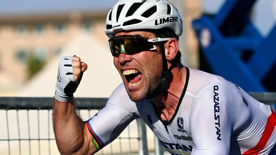 Mark Cavendish celebrates a stage win at the Giro d'Italia