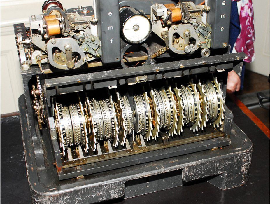 Lorenz code machine motor to be rebuilt using 3D technology - BBC News