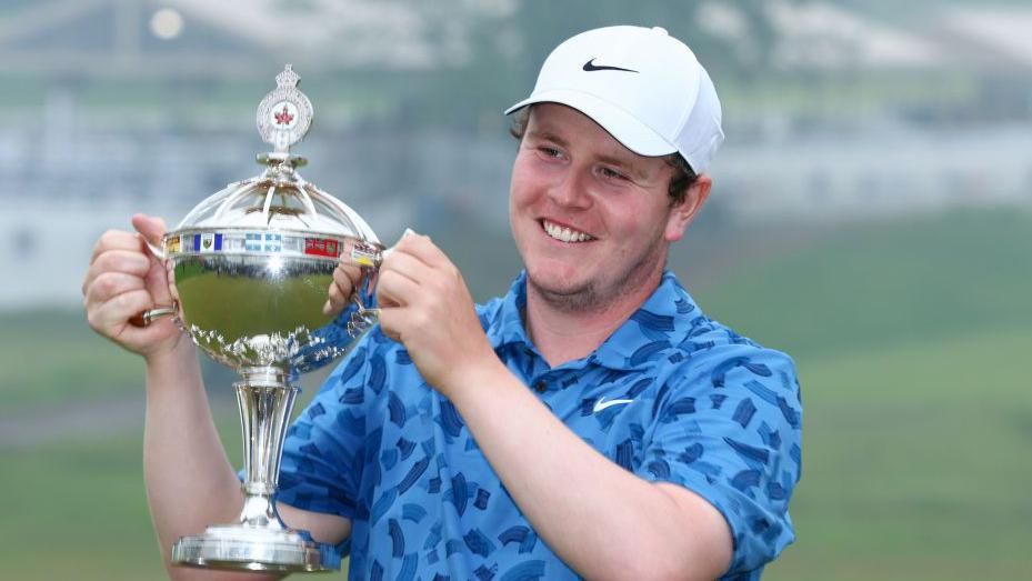 Robert MacIntyre celebrates with the Canadian Open trophy