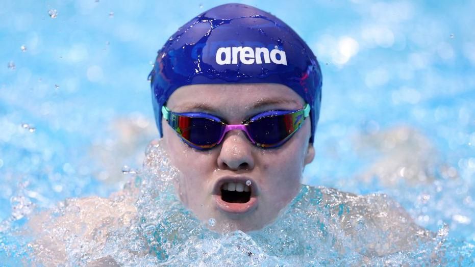 Para-swimmer Maisie Summers-Newton in action