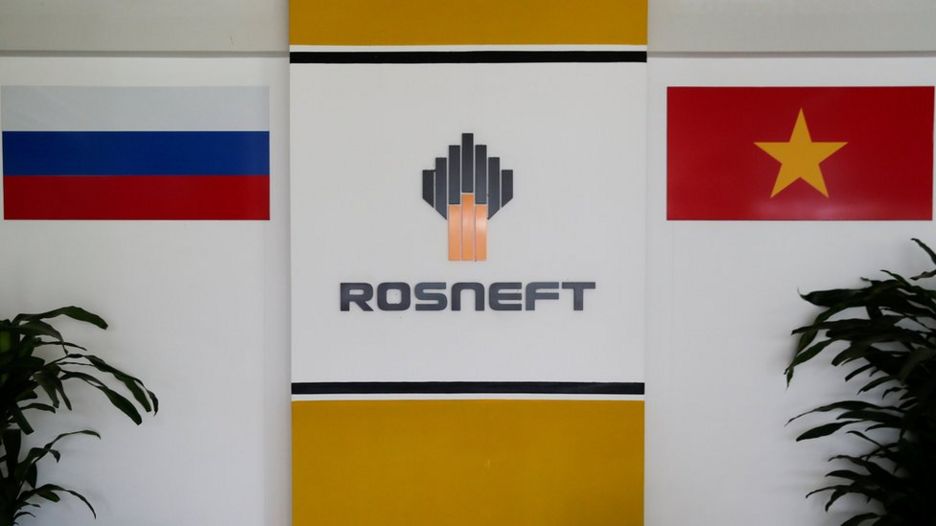 Logo của hãng Rosneft tại chi nhánh Rosneft Vietnam BV ở thành phố Hồ Chính Minh