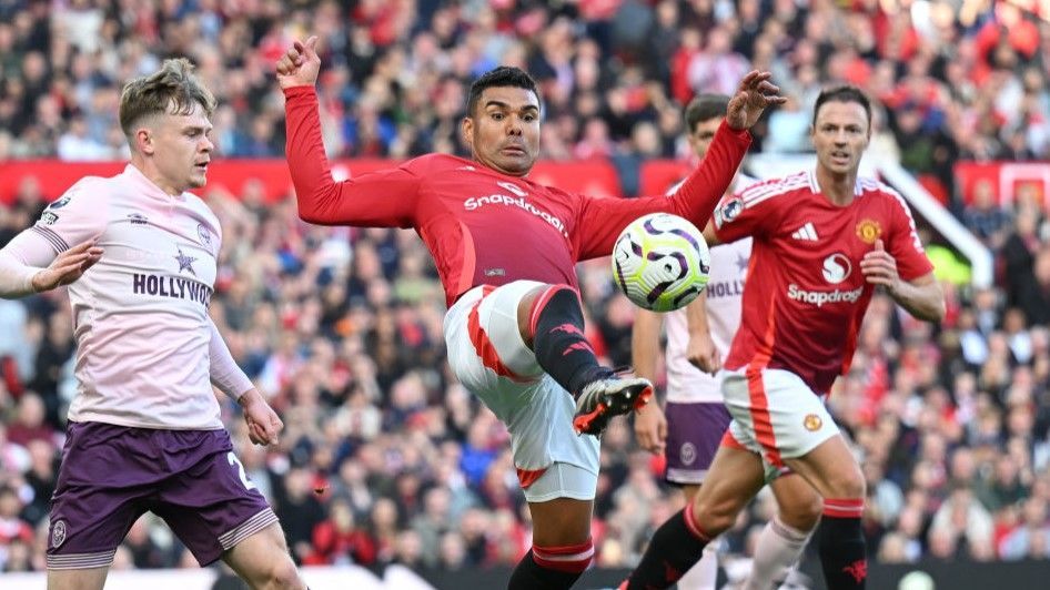 Manchester United midfielder Casemiro stretches for the ball in front of Brentford's Keane Lewis-Potter at Old Trafford