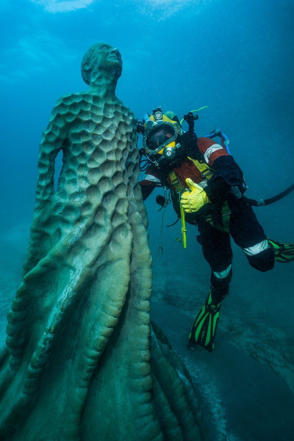 diver-next-to-underwater-sculpture.