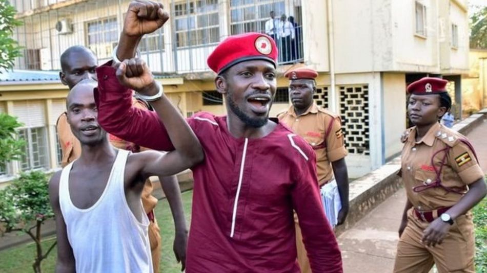 Bobi Wine akielekea gerezani Luzira Aprili 29 baada ya kukamatwana polisi siku mbili baada ya kutoka katika kizuizi cha nyumbani