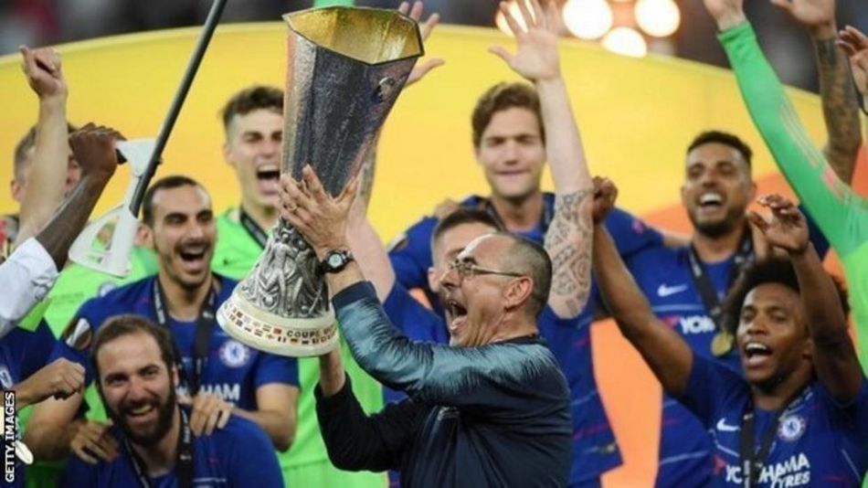 Lakini Sarri aliweza kushinda kombe lake la kwanza kabisa kama meneja kwa ushindi wa 4-1 dhidi ya Arsenal mwezi mei katika fainali ya Ligi ya Europa