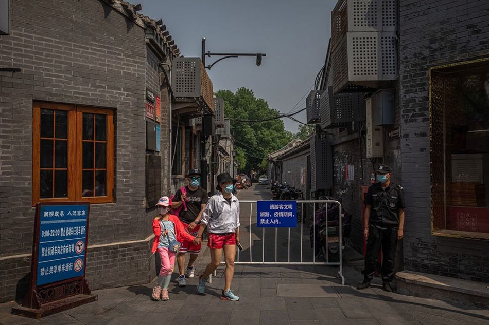 A family wearing masks in Beijing