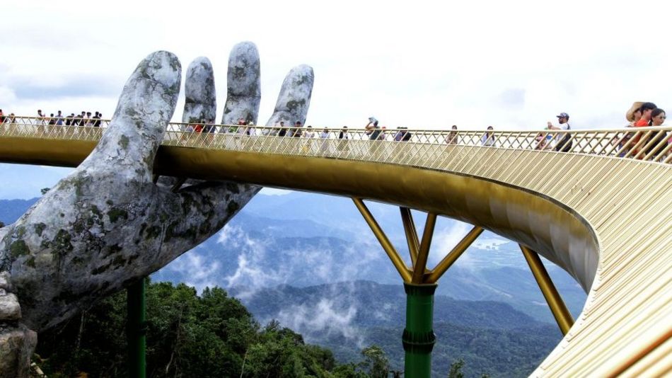 Cầu Vàng tại Sun World Ba Na Hills, do Sun Group đầu tư
