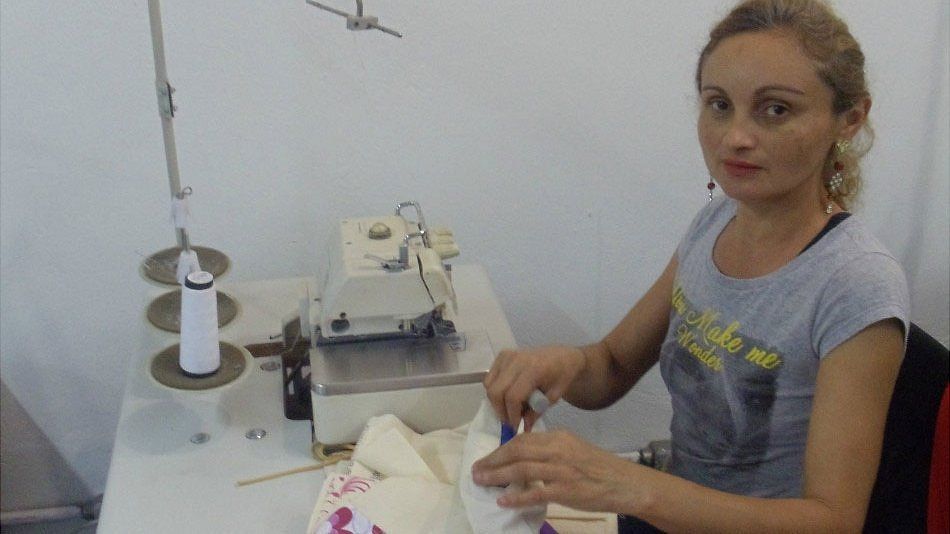 Lucineide do Nascimiento in her workshop