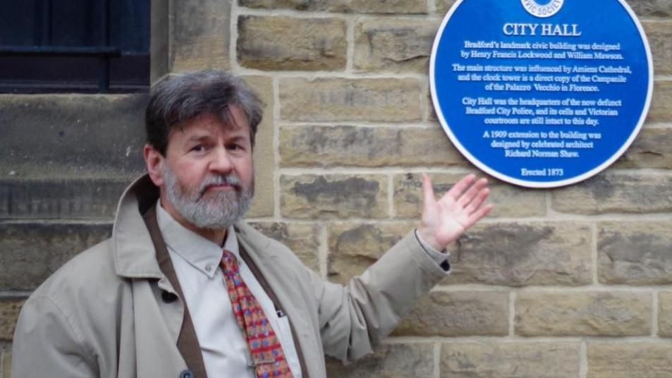 Bradford: Historian Says City Hall Blue Plaque Is Inaccurate - Bbc News